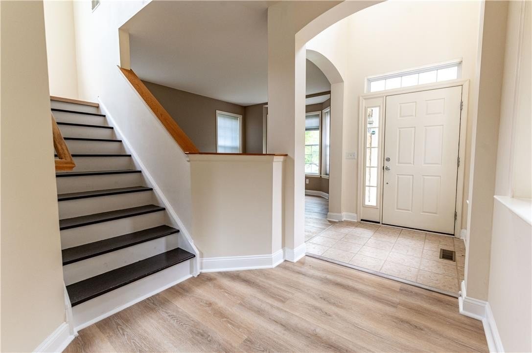 780 Ramblewood Dr - Photo 3 of 50