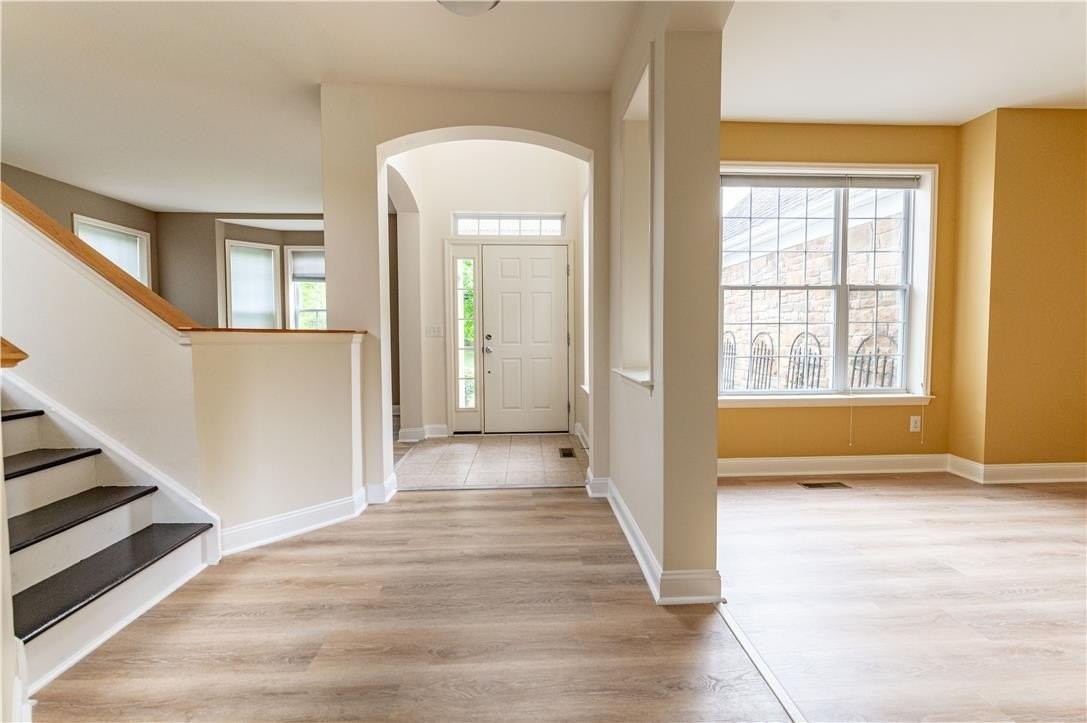 780 Ramblewood Dr - Photo 4 of 50