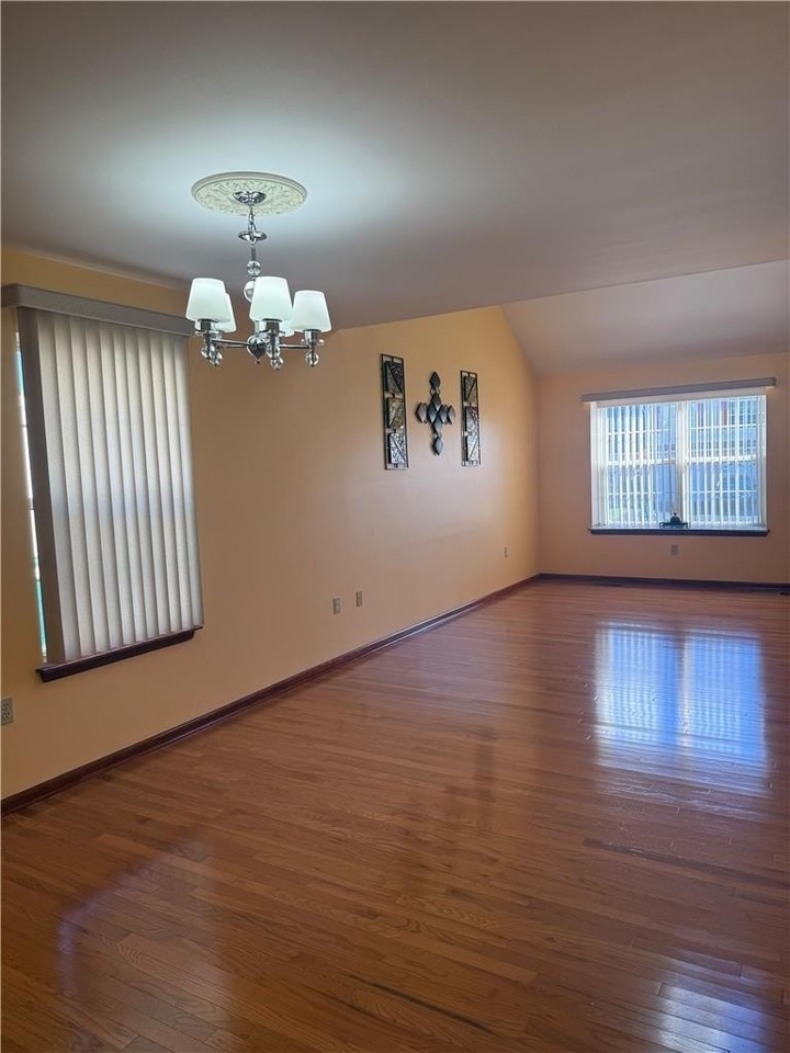 2731 Tamlynn Ln - Photo 2 of 24