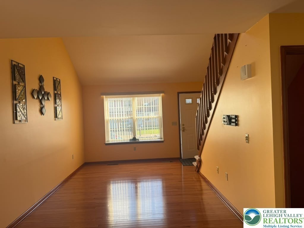 2731 Tamlynn Ln - Photo 4 of 24