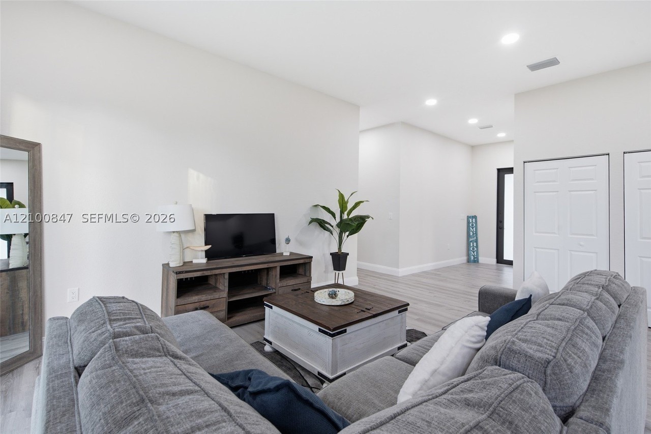 923 Milwaukee Blvd - Photo 6 of 34