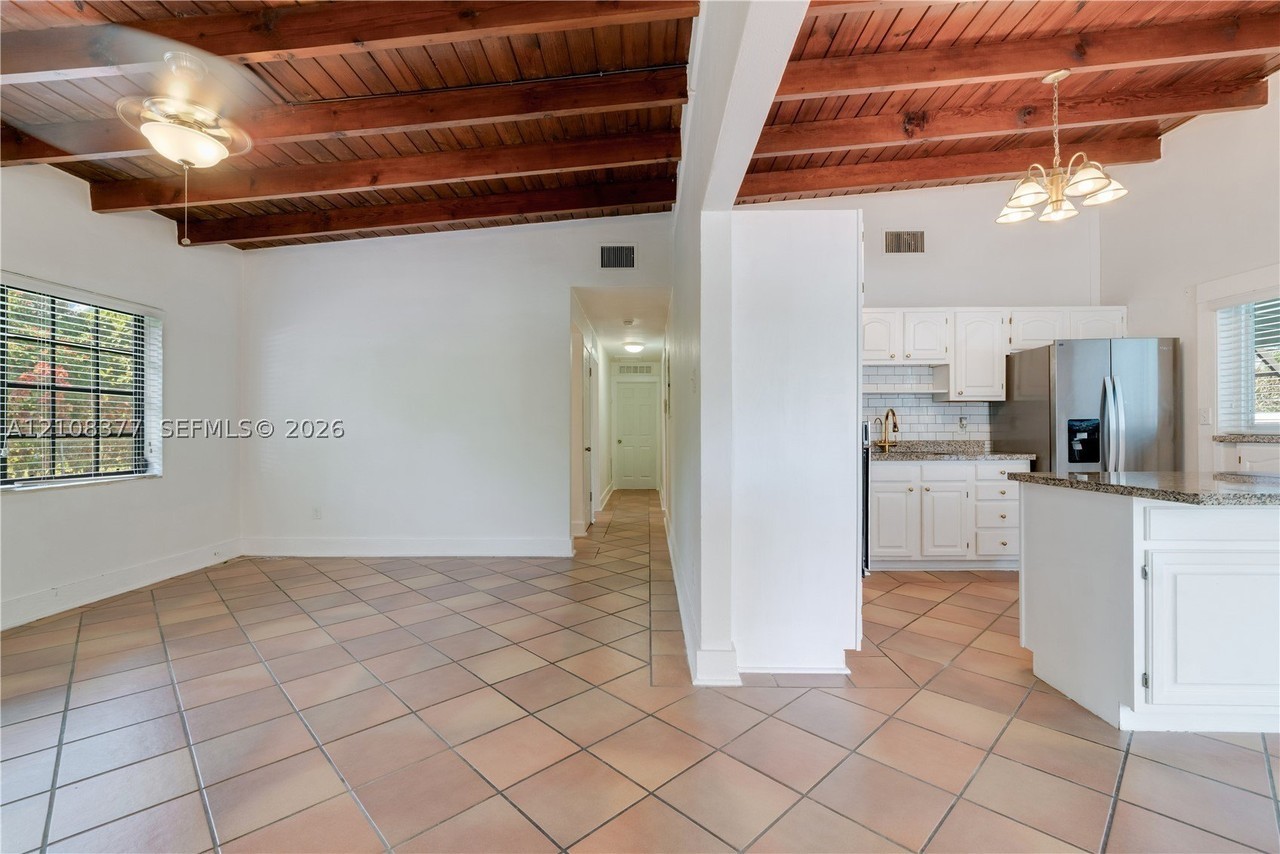 10621 Sw 111th St - Photo 3 of 32