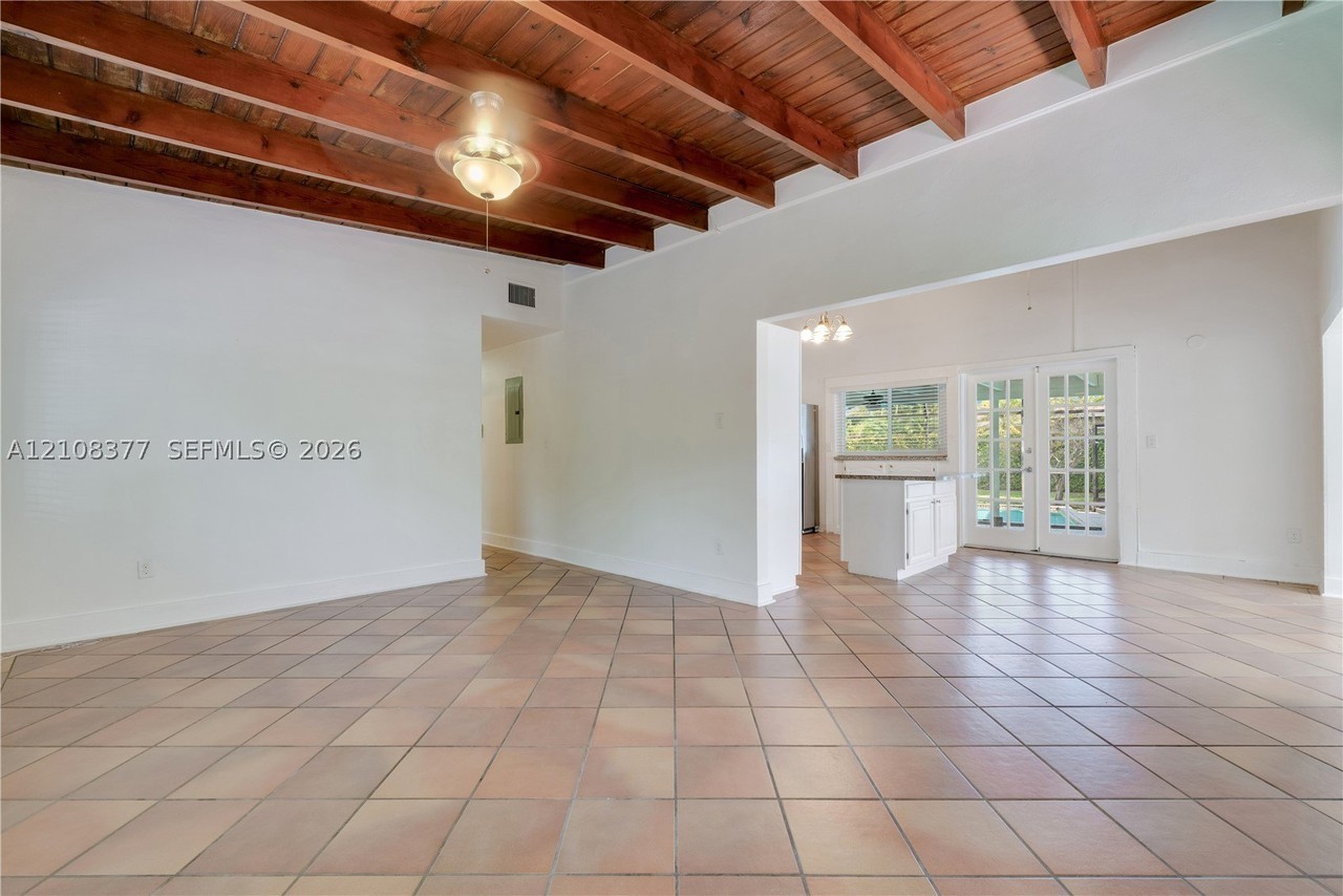 10621 Sw 111th St - Photo 4 of 32