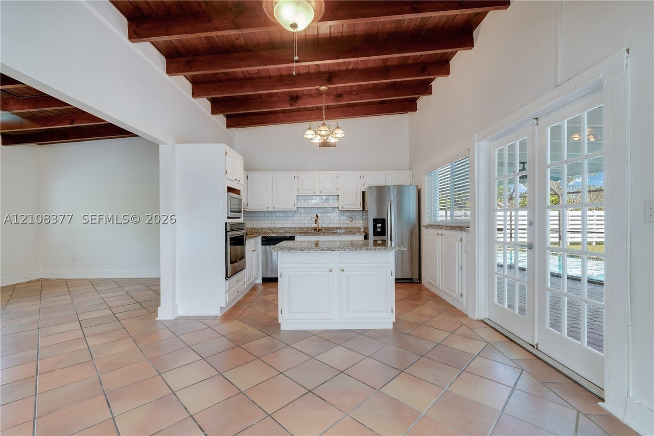 10621 Sw 111th St - Photo 6 of 32