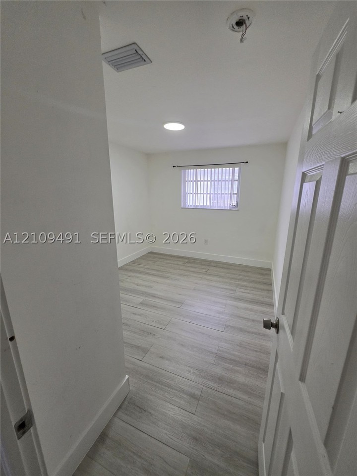 4183 E 8th Ct - Photo 3 of 13