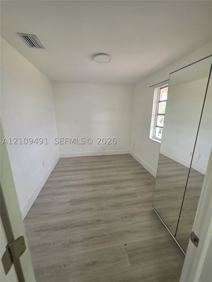 4183 E 8th Ct - Photo 4 of 13