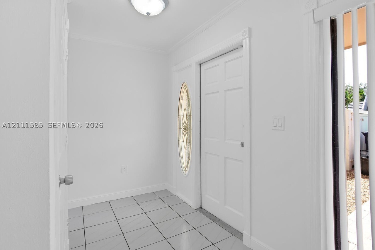8123 Sw 81st Pl #8123 - Photo 4 of 43