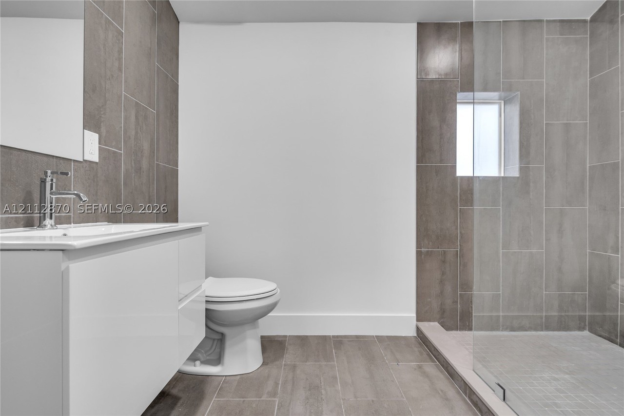 648 South Dr - Photo 5 of 17