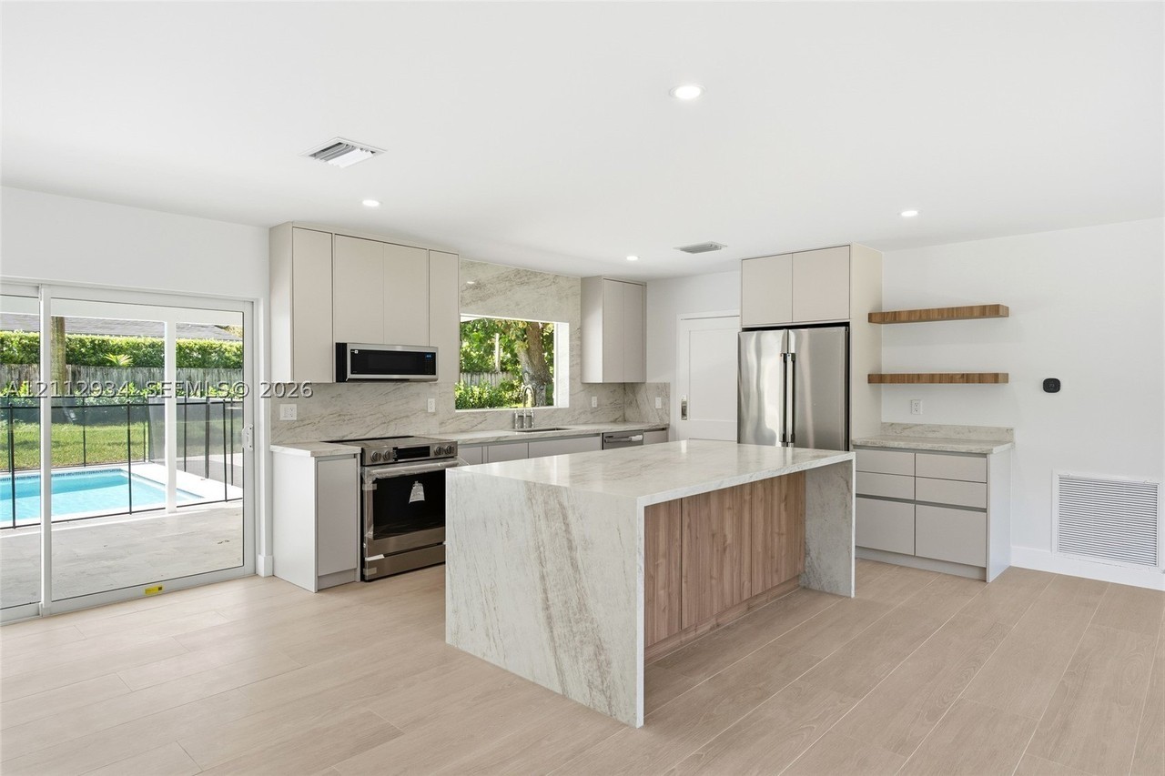 14620 Sw 83rd Ave - Photo 2 of 42