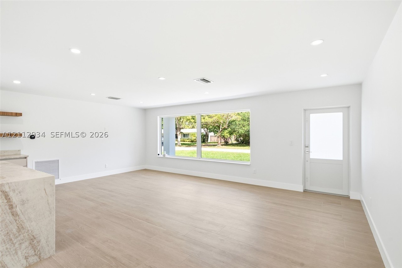 14620 Sw 83rd Ave - Photo 4 of 42