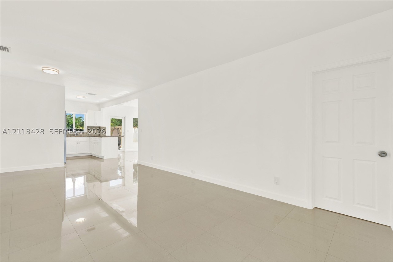 6450 Sw 28th St - Photo 4 of 18