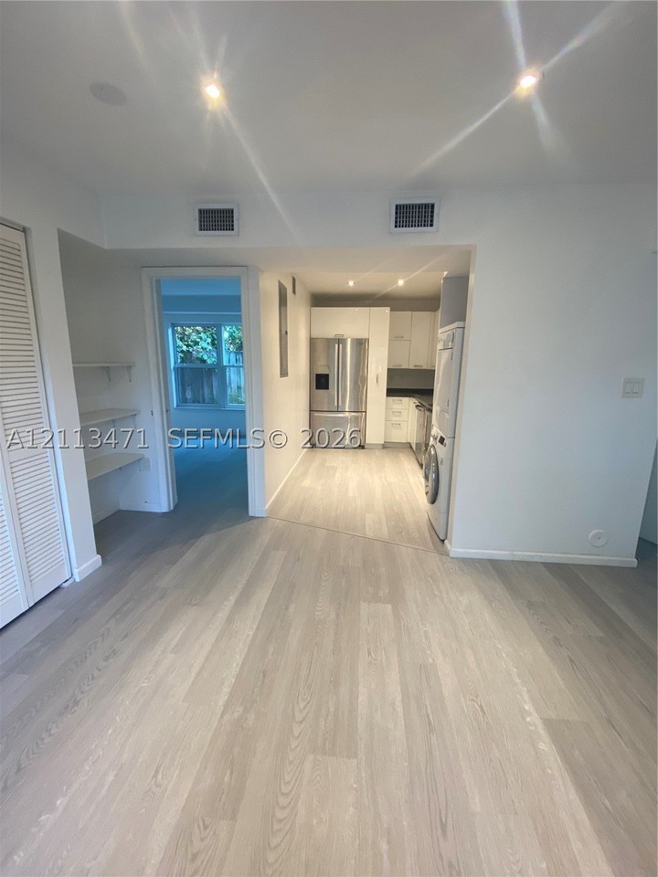 1131 Ne 17th Way #1 - Photo 7 of 26