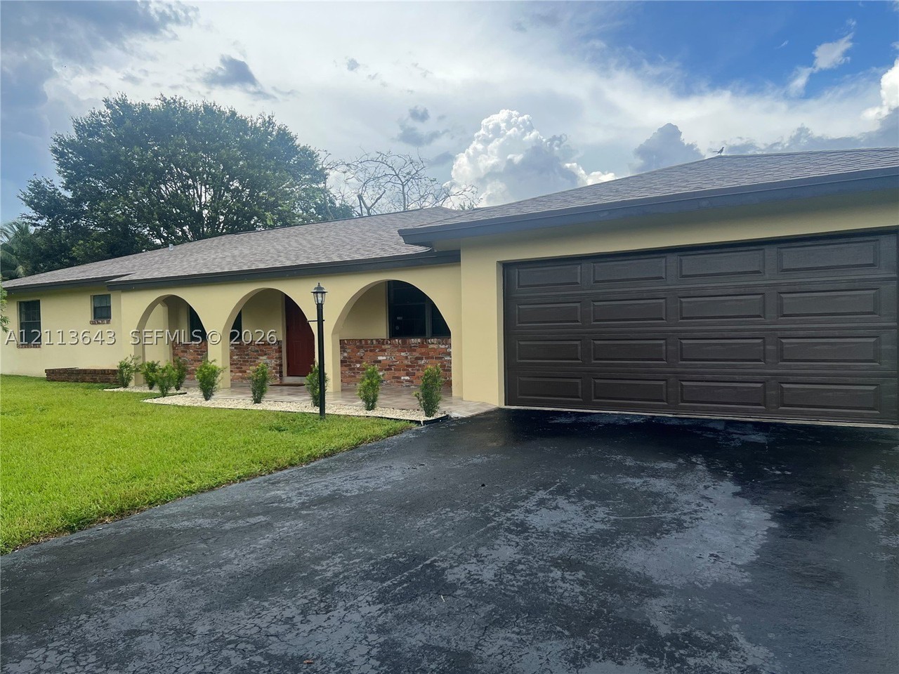 13011 Sw 14th Pl - Photo 3 of 43
