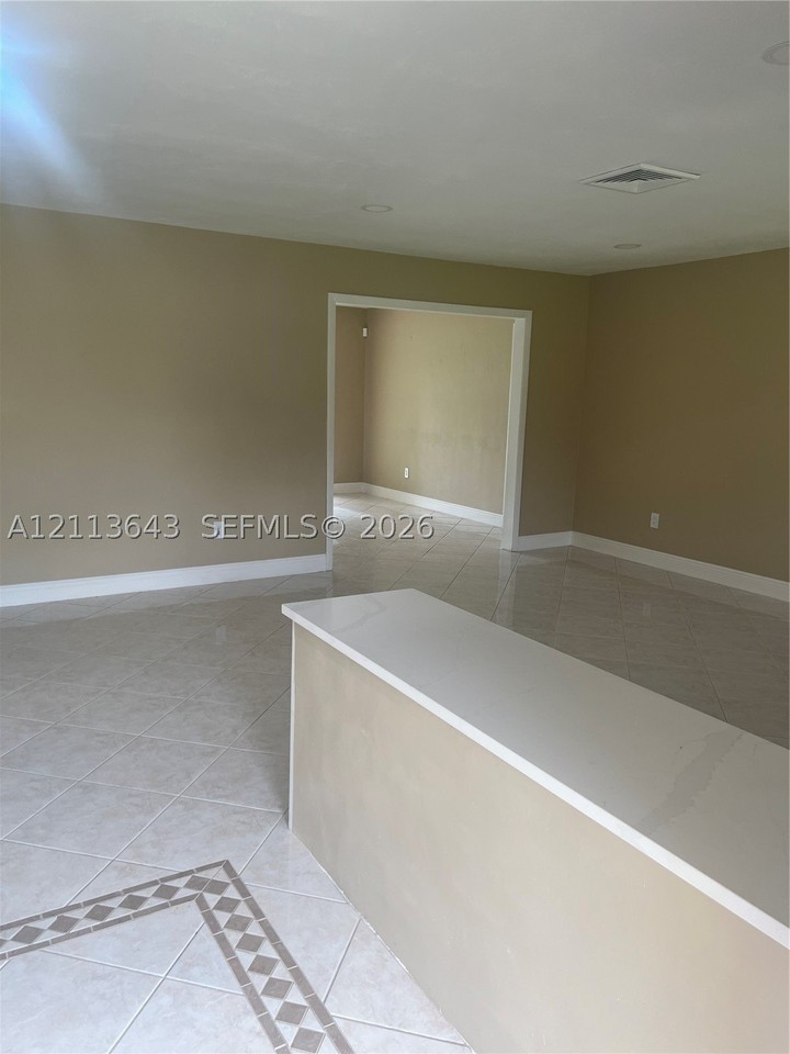 13011 Sw 14th Pl - Photo 5 of 43