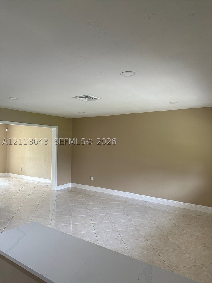 13011 Sw 14th Pl - Photo 7 of 43