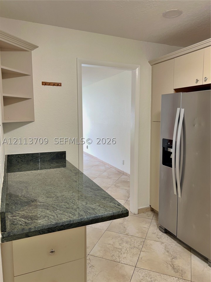 5170 Sw 40th Ave #1E - Photo 5 of 15
