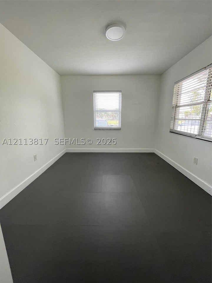 2515 Nw 52nd St #1 - Photo 3 of 11