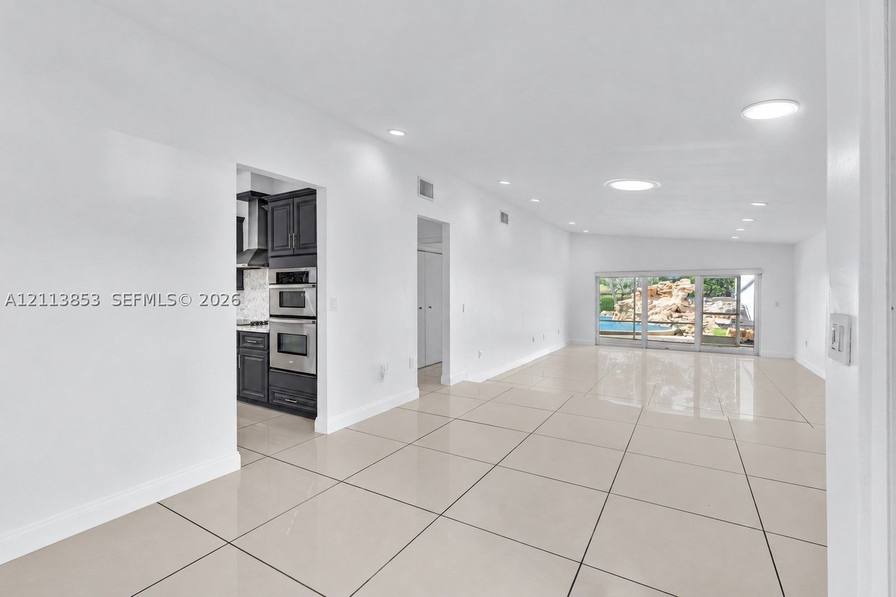 616 Ne 195th St - Photo 4 of 50