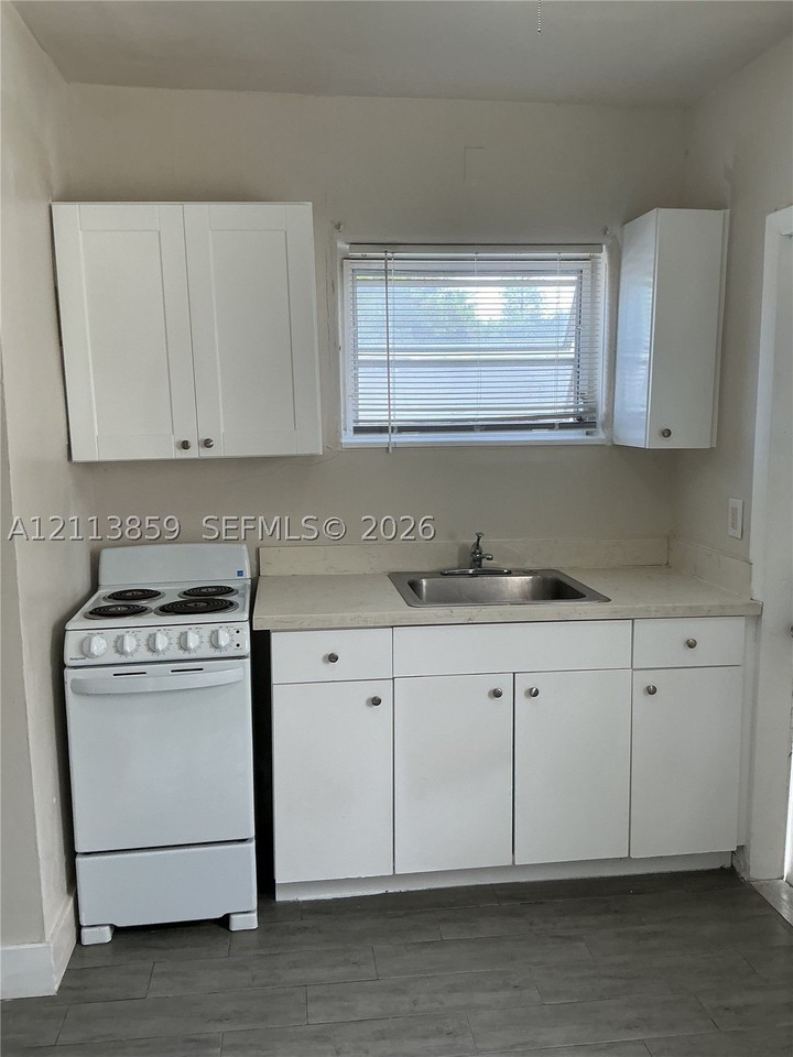 2222 Van Buren St #26 - Photo 4 of 11