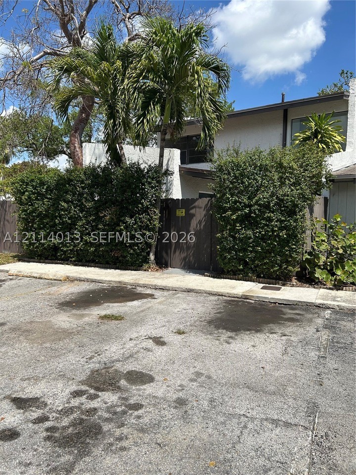 11005 Sw 70th Ter - Photo 3 of 50