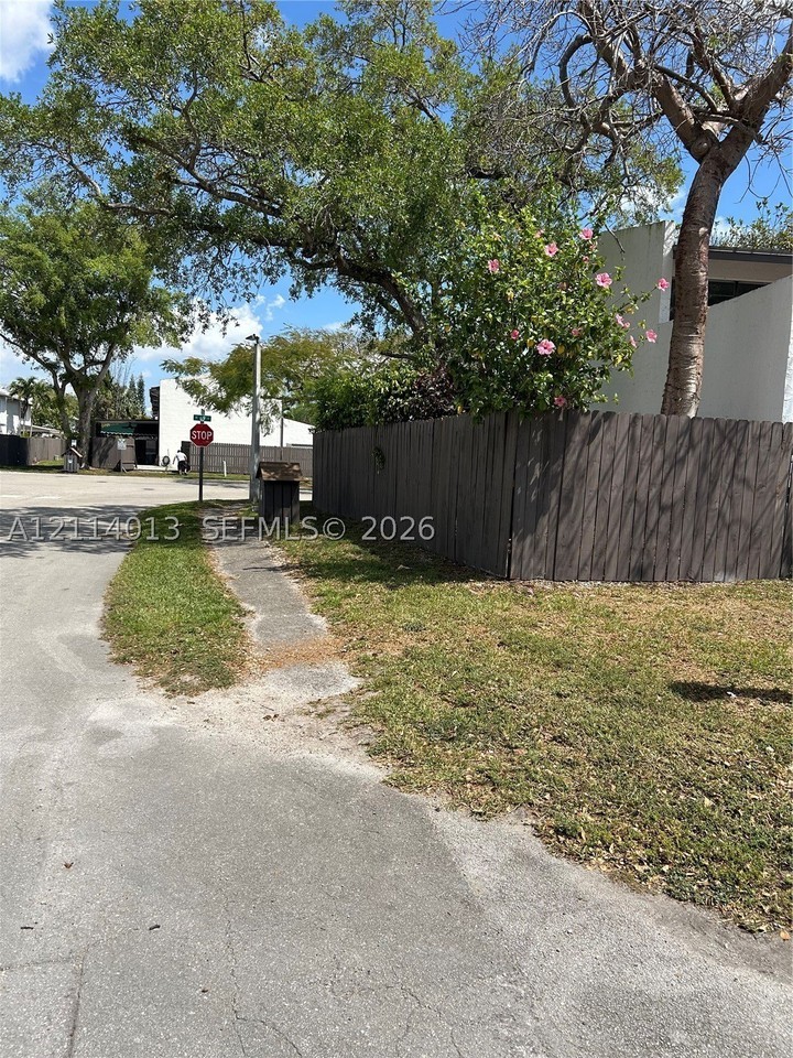 11005 Sw 70th Ter - Photo 5 of 50