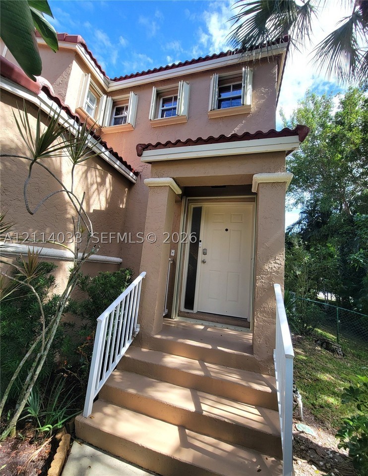 683 Nw 88th Dr - Photo 2 of 26