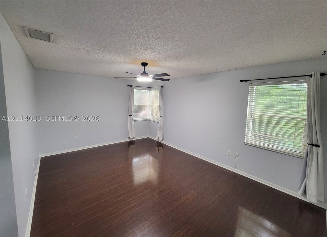 683 Nw 88th Dr - Photo 7 of 26