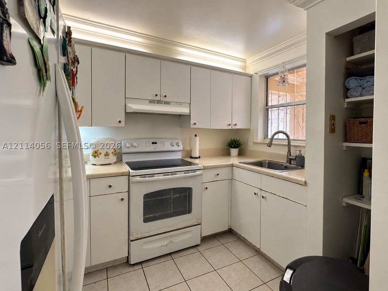 1103 W 39th Ter #20 - Photo 3 of 14