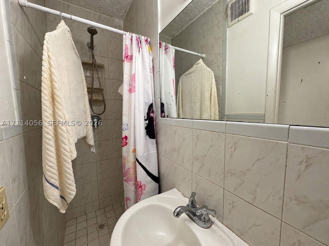 1103 W 39th Ter #20 - Photo 6 of 14