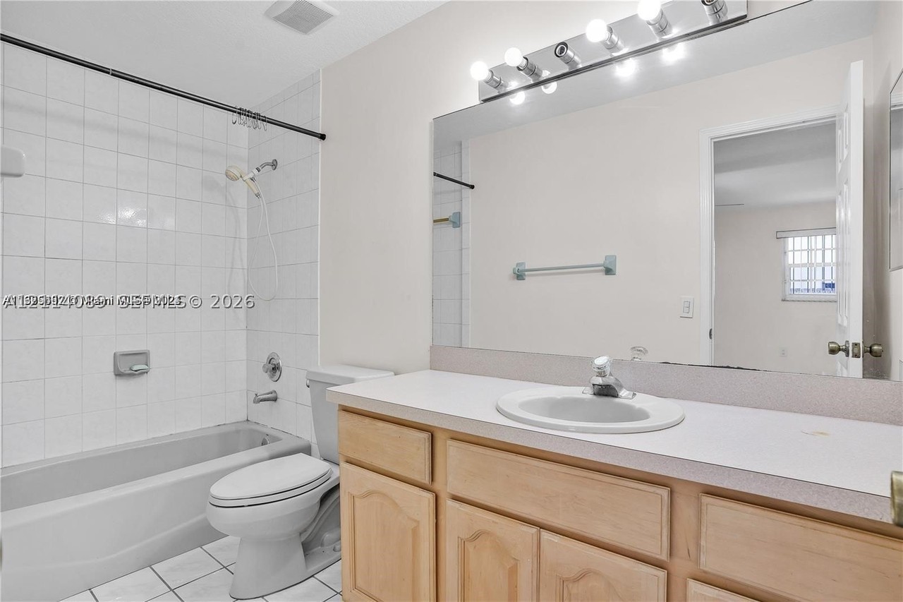 17220 Sw 93rd Ave #0 - Photo 4 of 13