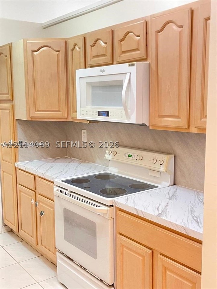 17220 Sw 93rd Ave #0 - Photo 7 of 13