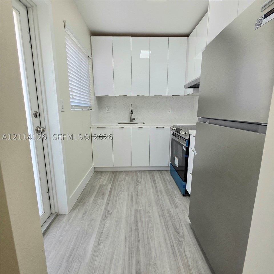 2140 Biarritz Dr #2 - Photo 6 of 21