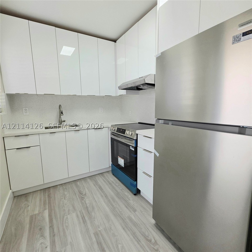 2140 Biarritz Dr #2 - Photo 7 of 21