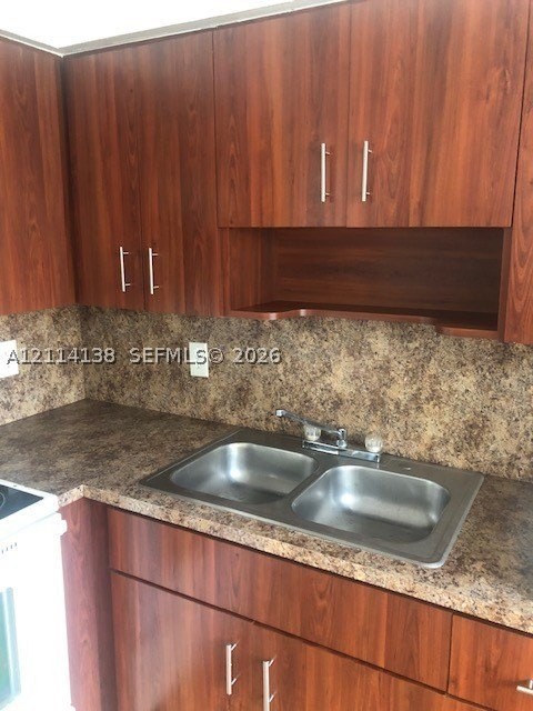 2323 Scott St - Photo 7 of 7