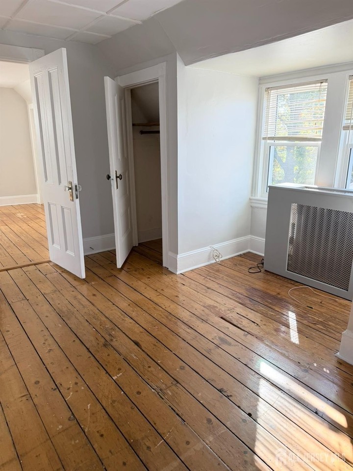 235 Montgomery St #3 - Photo 5 of 15