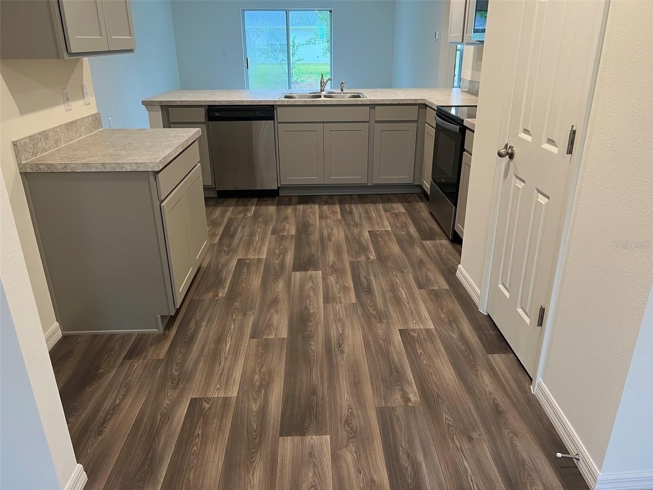 8 Portland Pl - Photo 5 of 42