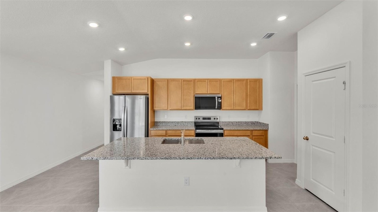 219 Ash Way - Photo 7 of 30
