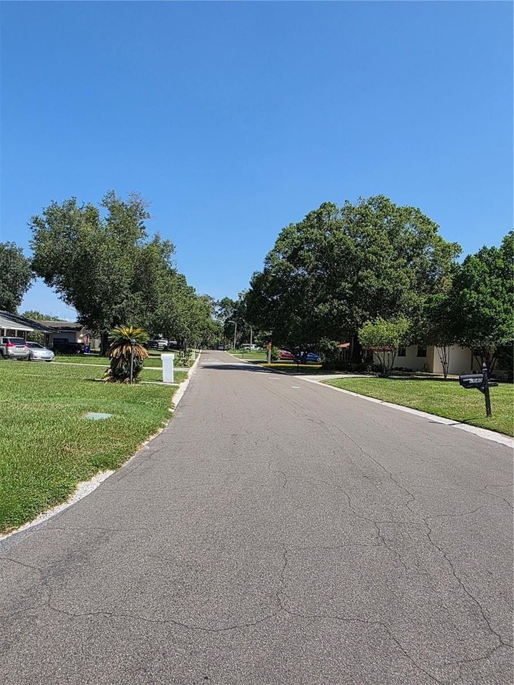 1641 Meadowbrook Ave - Photo 4 of 22