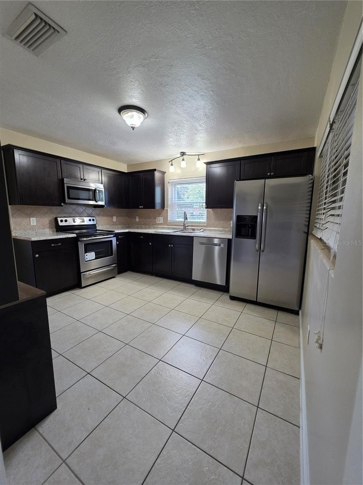 1641 Meadowbrook Ave - Photo 6 of 22