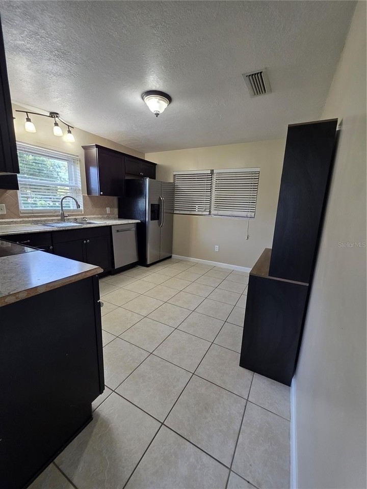 1641 Meadowbrook Ave - Photo 7 of 22