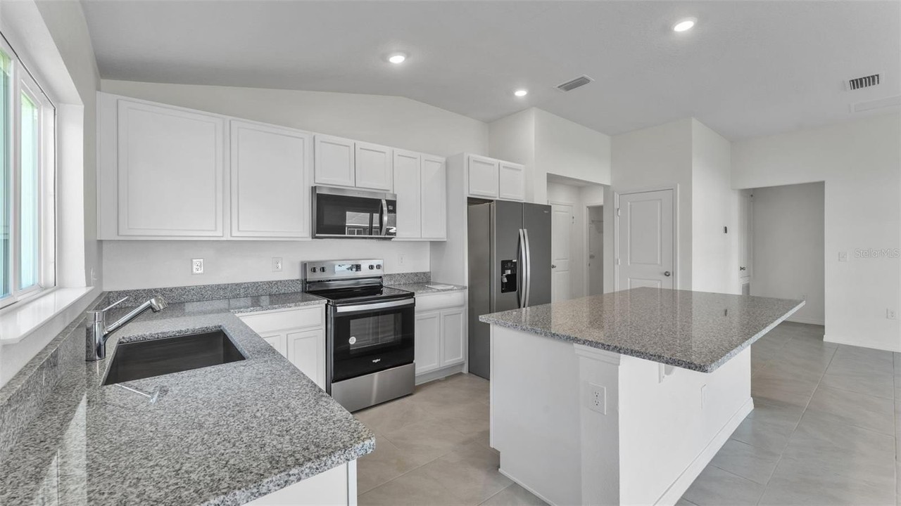 809 Wedgewood St - Photo 6 of 26
