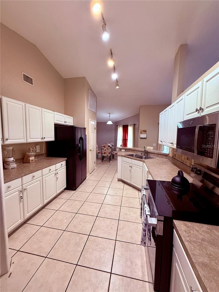 649 Sierra Cir - Photo 4 of 13