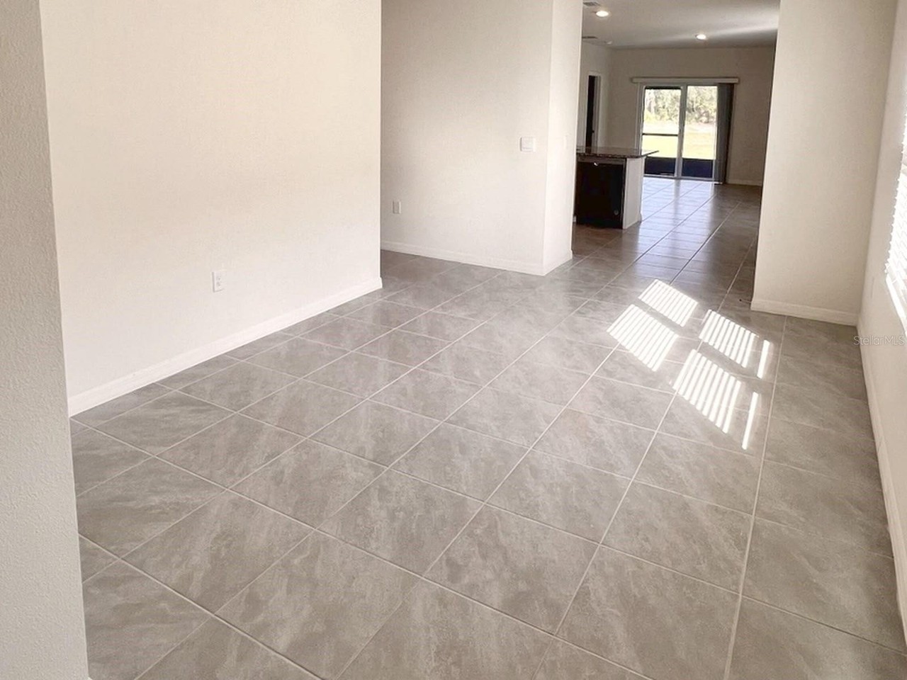 1015 Victoria Parc Ave - Photo 6 of 11