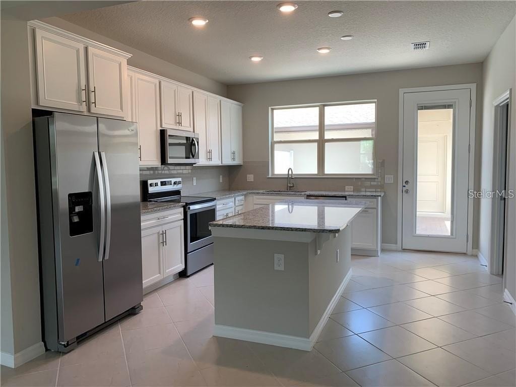 5023 Caspian St - Photo 4 of 11