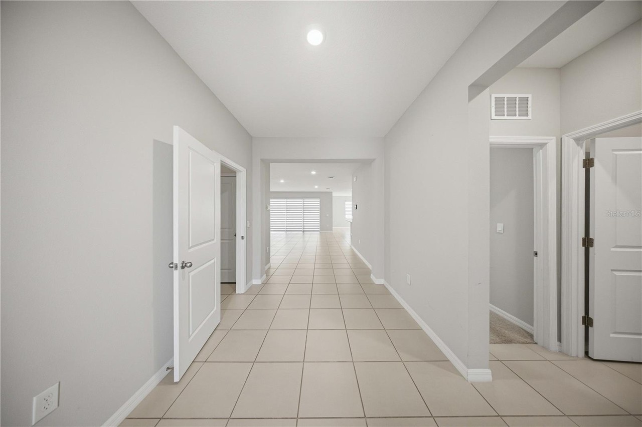8227 Sw 59th Ter - Photo 4 of 32