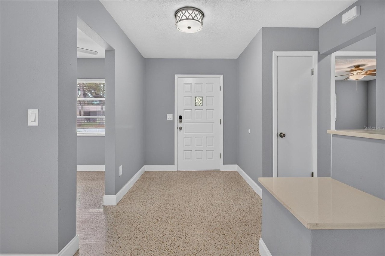 961 Lyndhurst St - Photo 4 of 43