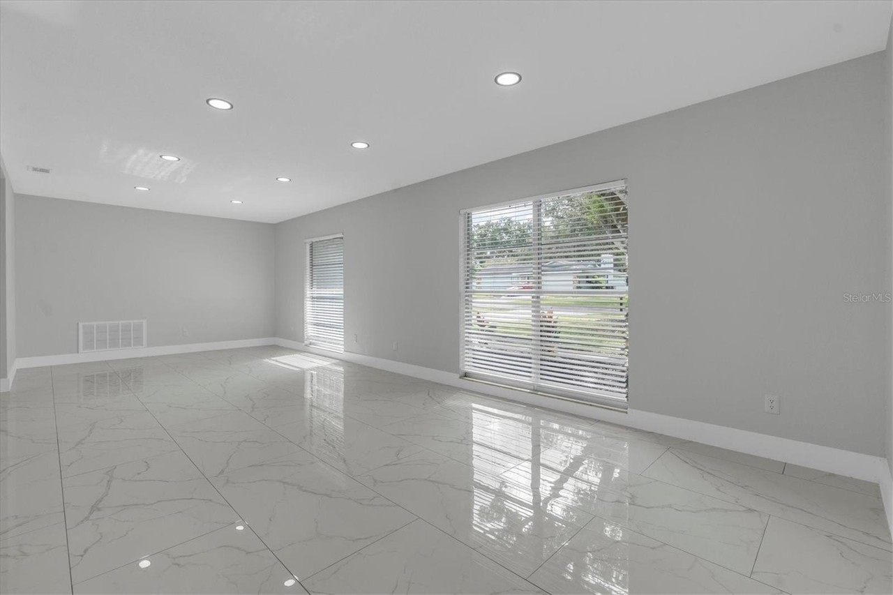 2210 Wallwood Pl - Photo 7 of 44
