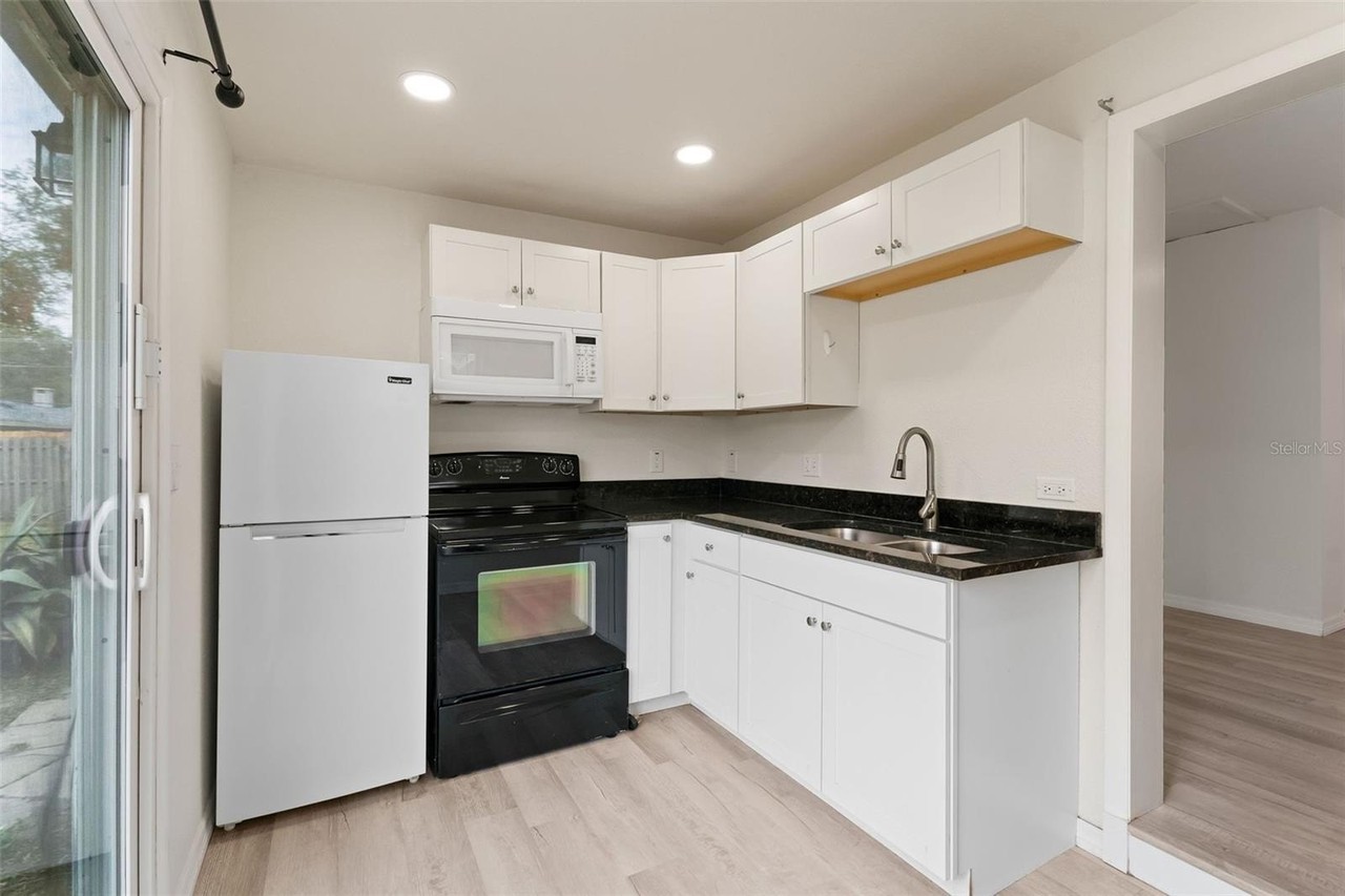 910 Jones St - Photo 2 of 13