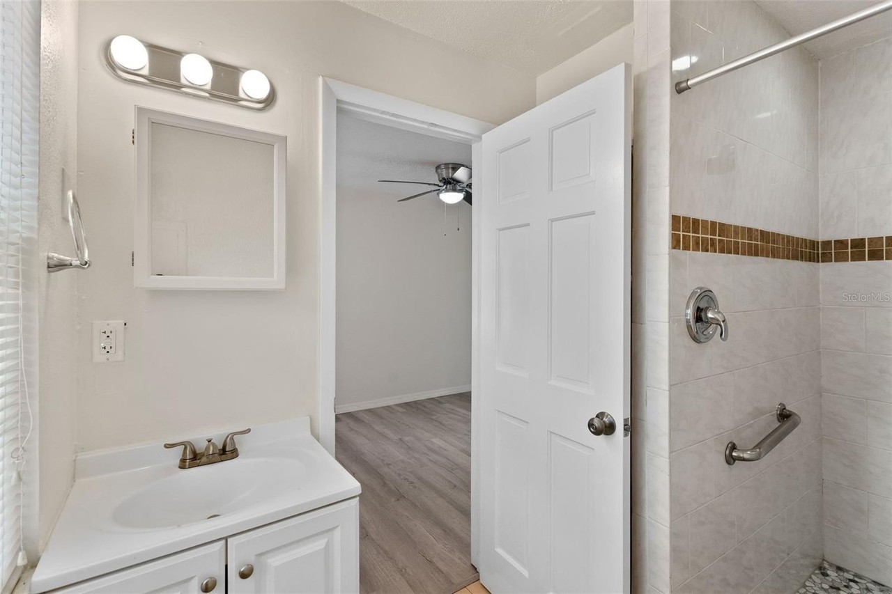 910 Jones St - Photo 5 of 13