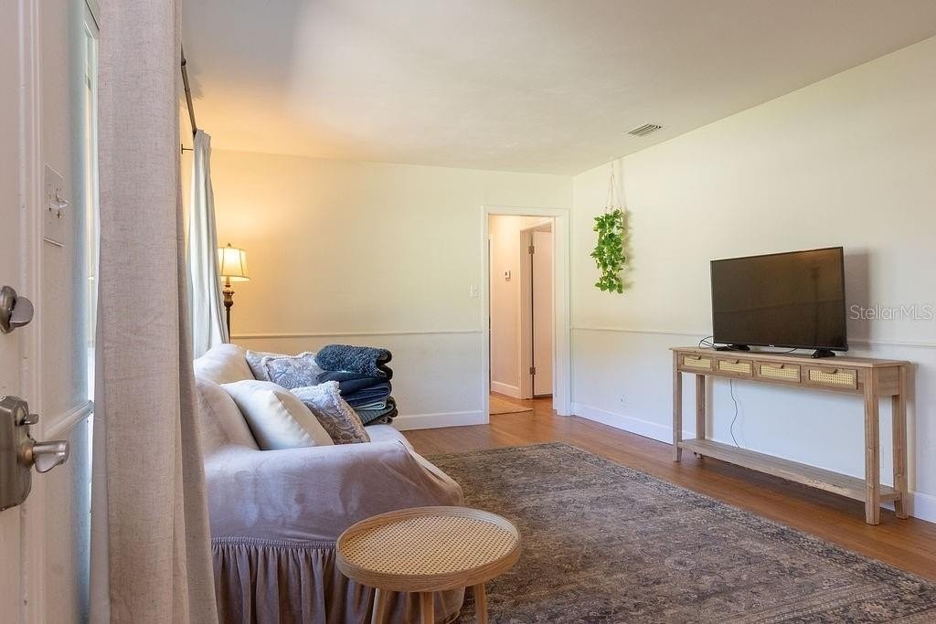 806 E Wisconsin Ave - Photo 7 of 22
